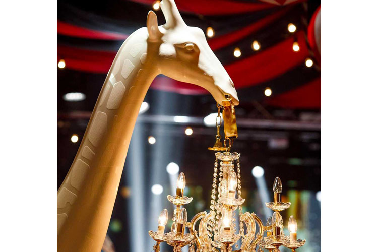 Giraffe In Love M Indoor